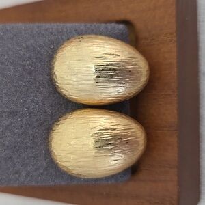 GOLD TONE BARK FINISH CLIP-ON EARRINGS